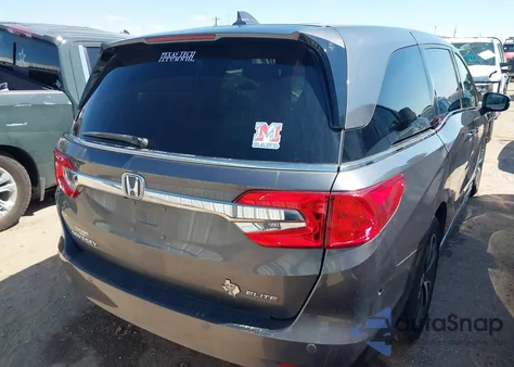 2018 Honda Odyssey Elite z USA, uszkodzony, nr VIN 5FNRL6H92JB098987